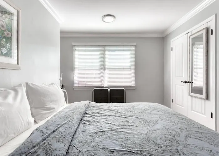 New Belmont Shore Retreat With Free Parking Walk To Beaches