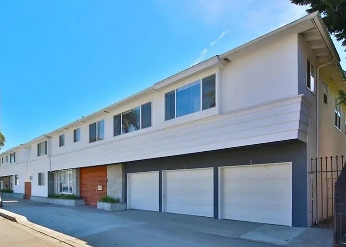 Spacious Coastal Apartment In A Colorful Community - Nrp22-00590
