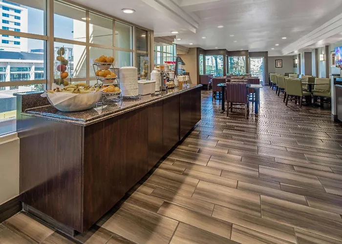 Holiday Inn Express & Suites Anaheim Convention Center Area By Ihg
